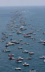 boat crowd.JPG